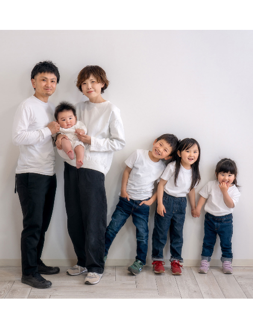 赤ちゃんも一緒の家族写真